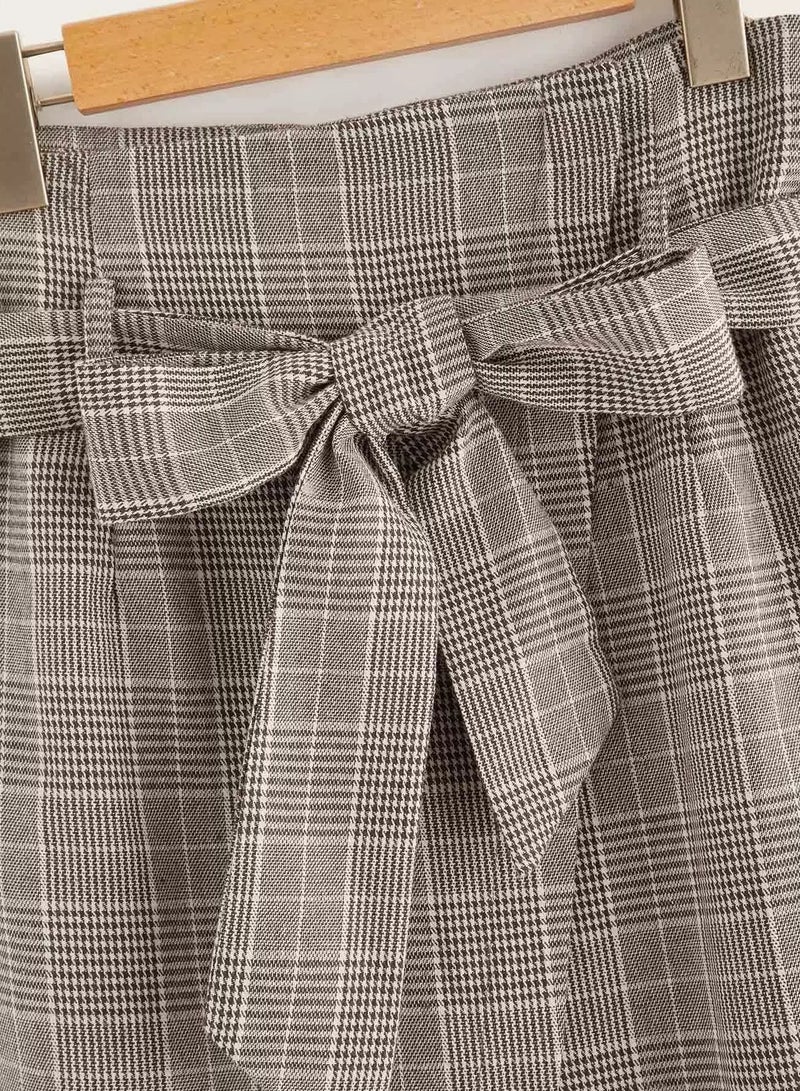 تنورة بحزام ومزينة بنقشة مربعات من الأمام - Image 3