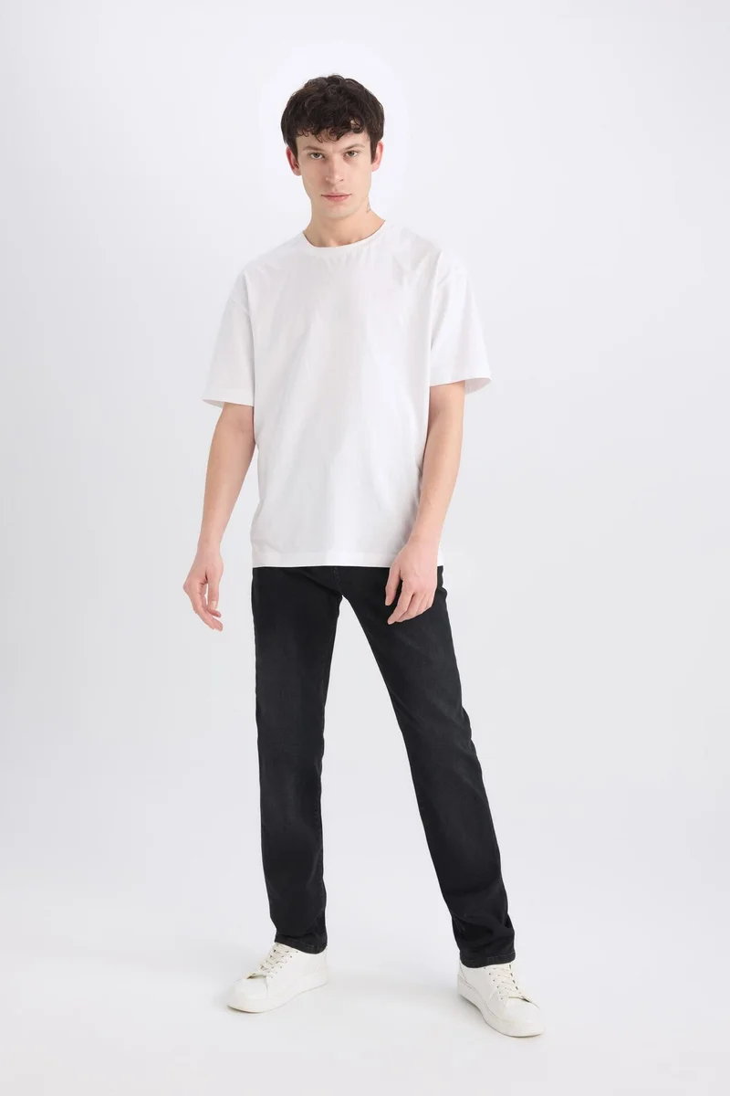 ديفاكتو Sergio Regular Fit Regular Waist Straight Leg Jeans