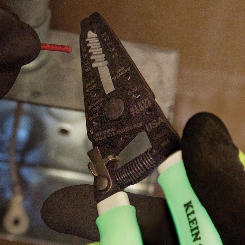 Klein Tools 11055GLW Wire Stripper / Cutter, Made in USA, Klein-Kurve Stripper / Cutter, 10-18 AWG Solid, 12-20 AWG Stranded Wire, Glow in the Dark Grips - Image 5