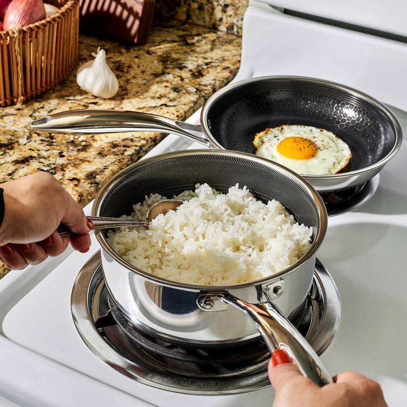 HexClad قدر هكسكلاد هجين غير لاصق سعة 2 لتر مع غطاء زجاجي مقسى، مقبض بارد، مناسب لغسالة الصحون، آمن للاستخدام في الفرن حتى 900 درجة فهرنهايت، جاهز للاستخدام على الموقد، متوافق مع جميع أسطح الطهي - Image 2