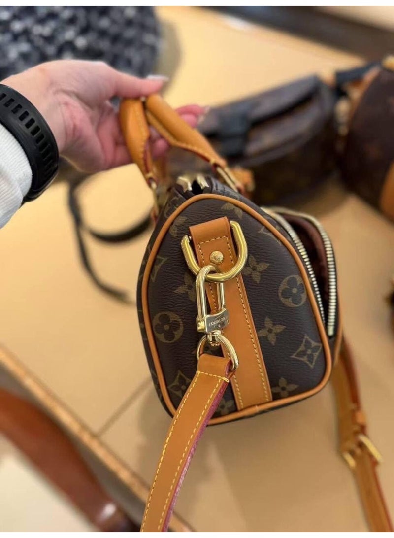 لويس فويتون حقيبة جلدية نسائية لويس فيتون بنية اللون - Image 3