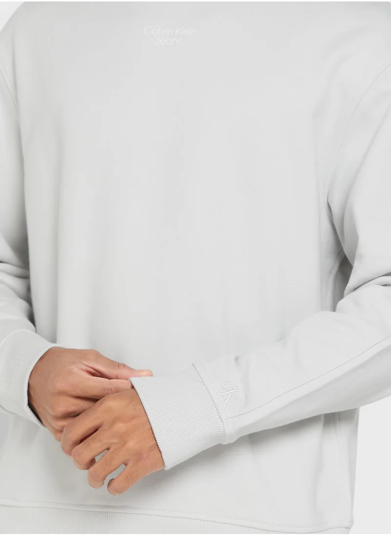 كالفن كلاين سويت شيرت بياقة مدورة وشعار الماركة
