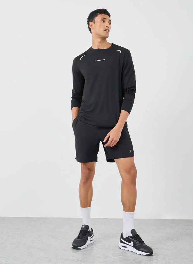 ستايلي اكتيف تيشيرت بأكمام طويلة مطبوع بأسلوب بسيط ومقاس عادي