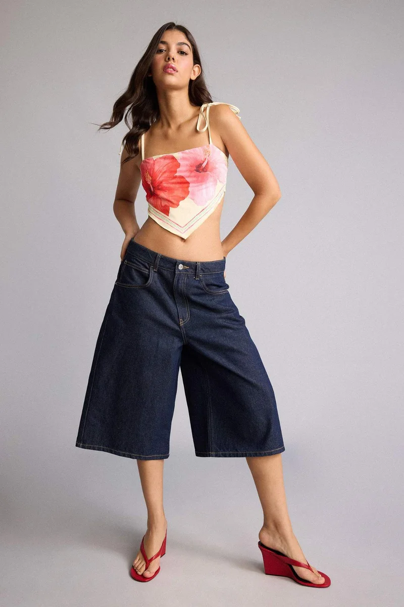 ديفاكتو High Waist Bermuda Shorts