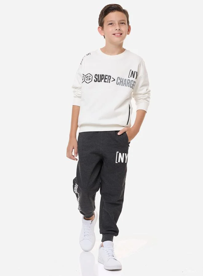 فكتور اند جين مجموعة من جوعر وسويت شيرت بطبعة كتابة