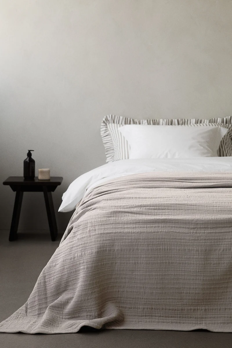 H&M Cotton muslin bedspread
