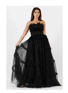 حفظ الترجمة Satin evening gown of tulle material, decorated with pigeon feathers on the chest and waist, with an embroidered belt from the bottom, decorated with layers of tulle on the cloche story