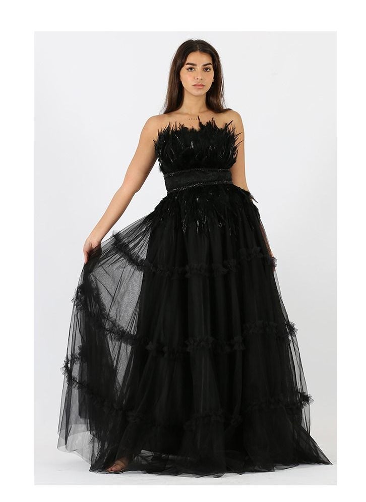 Dentek - حفظ الترجمة Satin evening gown of tulle material, decorated with pigeon feathers on the chest and waist, with an embroidered belt from the bottom, decorated with layers of tulle on the cloche story - Image 1