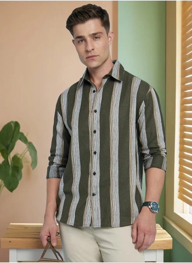 دينيس لينغو Upgrade your wardrobe with this premium Olive Relaxed fit Shirts Striped design crafted from 55% Cotton 45% Polyester featuring Long Sleeves with Button closure.