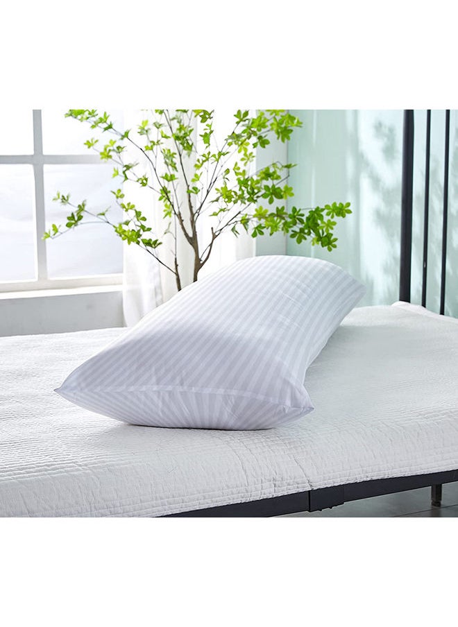 Hotel Linen Klub وسادة طويلة كرود 1 قطعة، القماش: 100% بوليستر 85 غرام لكل متر مربع مايكروفايبر بخطوط 1 سم ناعمة جداً، الحشوة: 1300 غرام من الألياف المجوفة للراحة، قابلة للتنفس وناعمة جداً، الحجم: 45 × 120 سم، اللون: أبيض  - Image 2