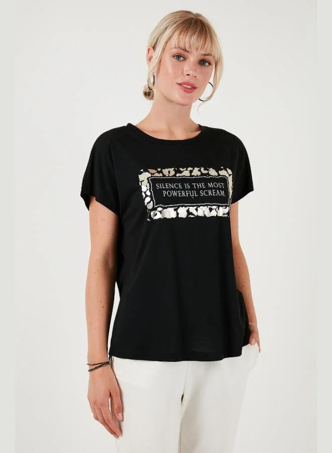 ليلا تيشيرت نسائي ليلا مطبوع بياقة دائرية وقصة عادية