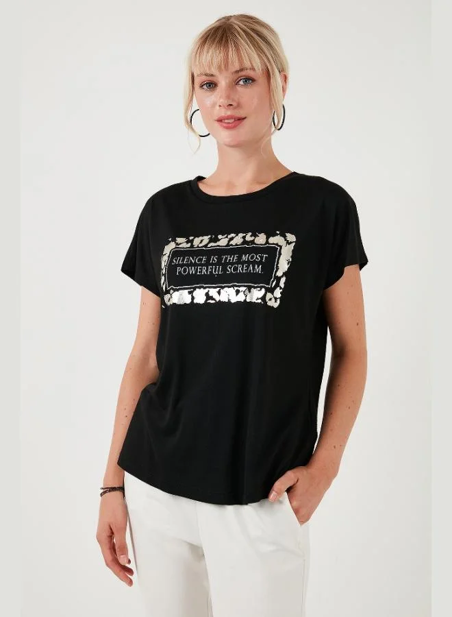 ليلا تيشيرت نسائي ليلا مطبوع بياقة دائرية وقصة عادية