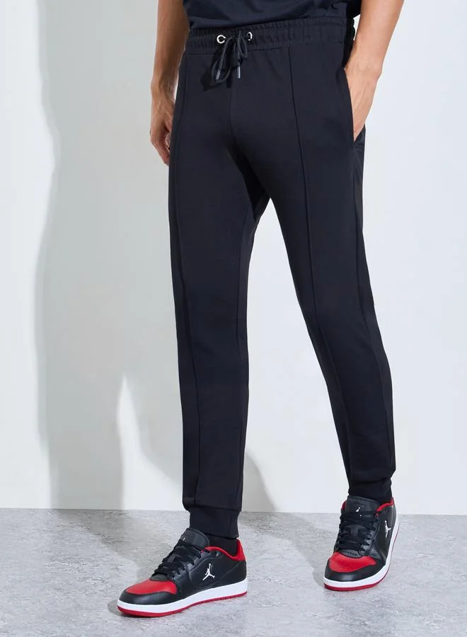 ستايلي Men Black Solid Slim Fit Cuffed Joggers
