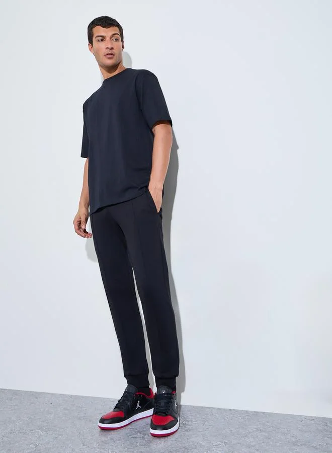 ستايلي Men Black Solid Slim Fit Cuffed Joggers