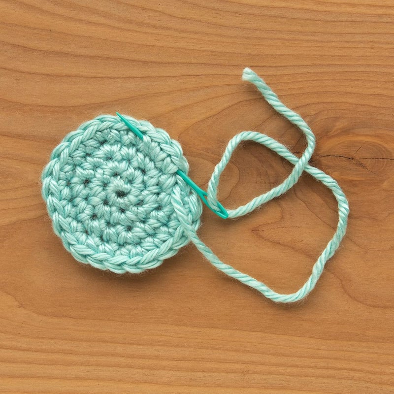 Boye 42-40037 Large Plastic Yarn Needles for Crocheting and Sewing, Teal and Pink, 2pcs - Image 2