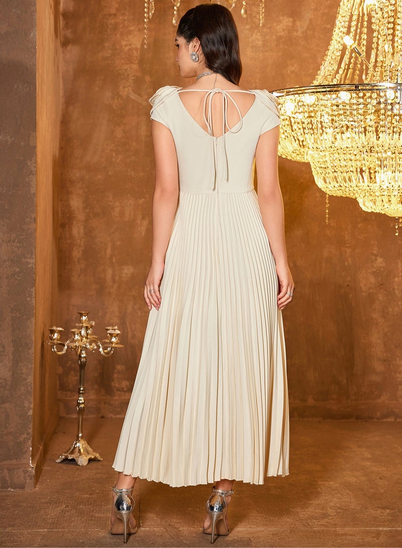 إسكدنيا Elegant Lady Style Dress with Unique Design Pleated Long Skirt with 3D Floral Appliqué فستان أنيق بتصميم فريد تنورة مطوية طويلة بتطريز زهور ثلاثي الأبعاد  ​الخصائص الرئيسية:​​  تصميم أنثوي أنيق تنورة مطوية طويلة زهور ثلاثية الأبعاد بتطريز مميز مناسب للمناسبات الرسمية والسهرات ​المواد:​​  قماش عالي الجودة تطريز يدوي دقيق ​لمناسبات:​​  حفلات الزفاف المناسبات الرسمية السهرات الأنيقة هذا الفستان يجمع بين الأناقة والابتكار في التصميم ليكون اختيارًا مثاليًا للسيدة العصرية التي تبحث عن التميز. - Image 2