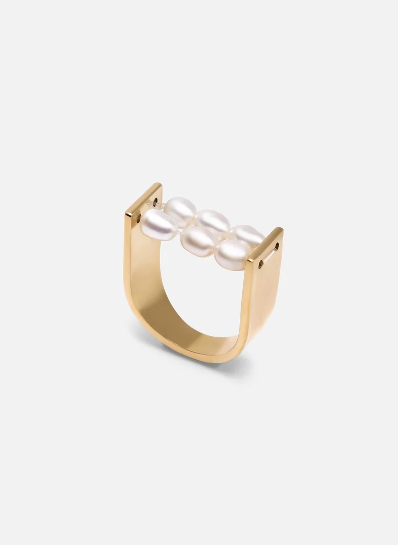 Lichi Wide golden ring with pearls in the centre