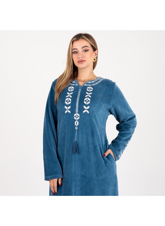 زيكوتكس  عباية منزلية/شتوية من القطيفة - تطريز هندسي على الرقبة والأكمام - ناعمة ودافئة - Image 5