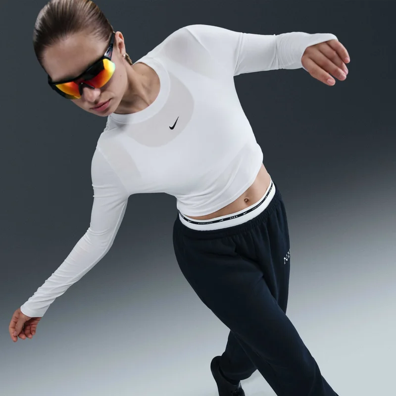 نايكي تيشيرت قصير سبورتسوير تشيل كينت للنساء