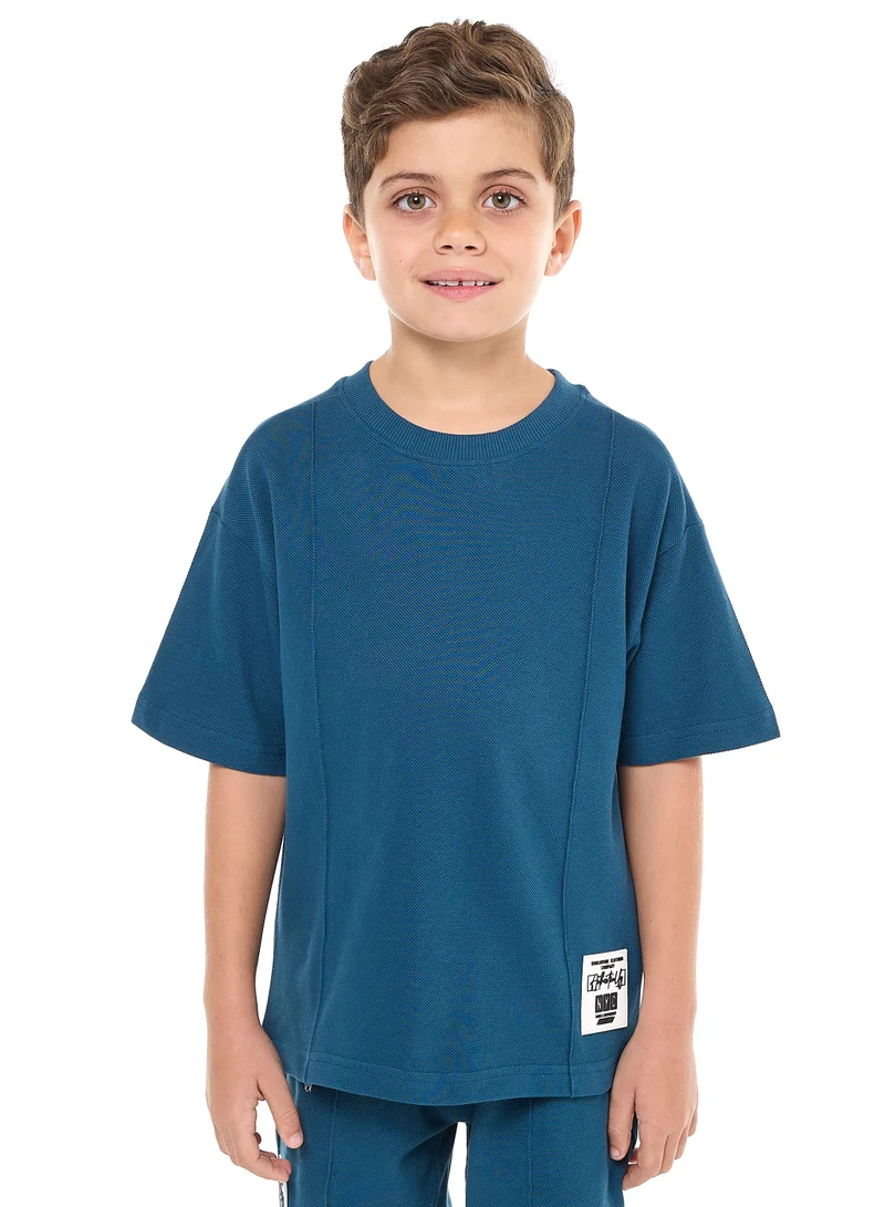 victor and jane Oversized - Boys' Jacquard 2-Piece Set - T-Shirt with Badge Detail and matching Shorts with Pockets,