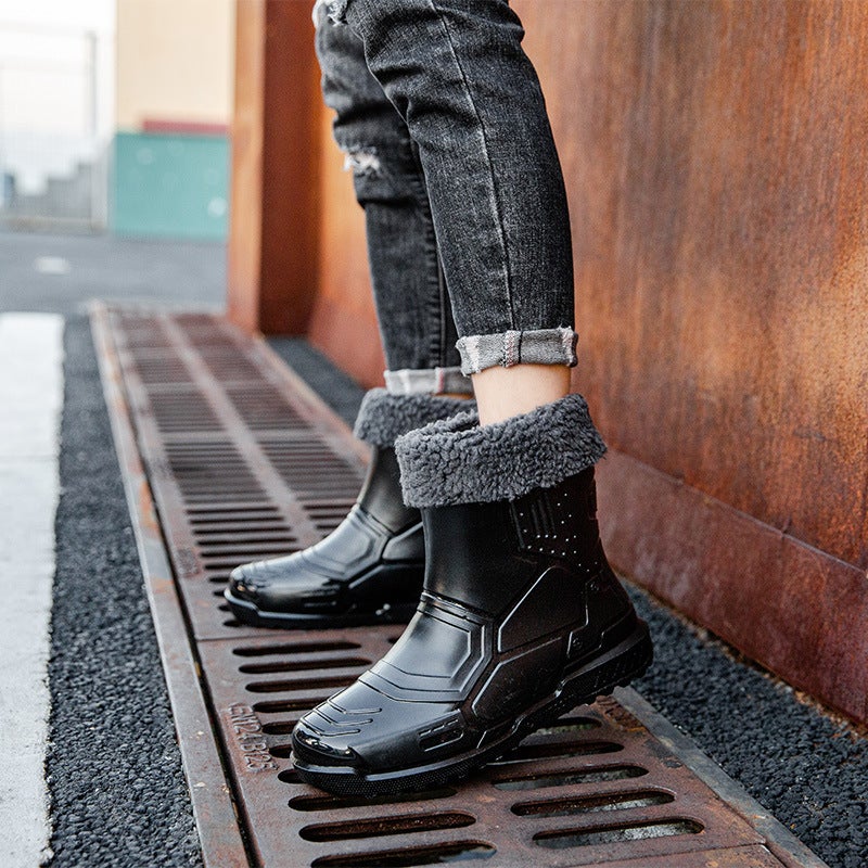 Trendy rain boots mens mid-calf waterproof boots warm fleece-lined non-slip kitchen fishing rain boots waterproof shoes student rubber shoes Black + detachable cotton