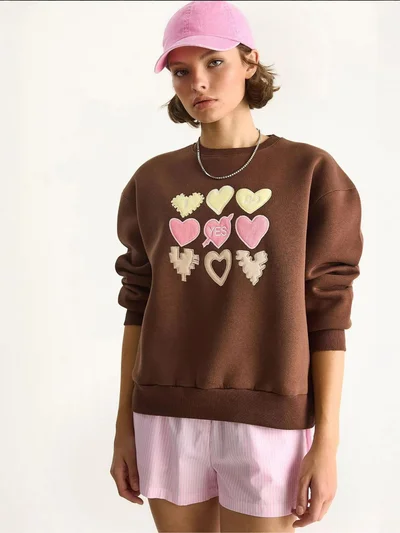 Bianco Lucci Heart Patch Appliqué Relaxed Fit Crew Neck Sweatshirt
