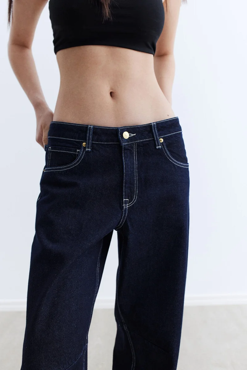 اتش اند ام بنطلون جينز باريل بقصّة عادية وأرجل واسعة