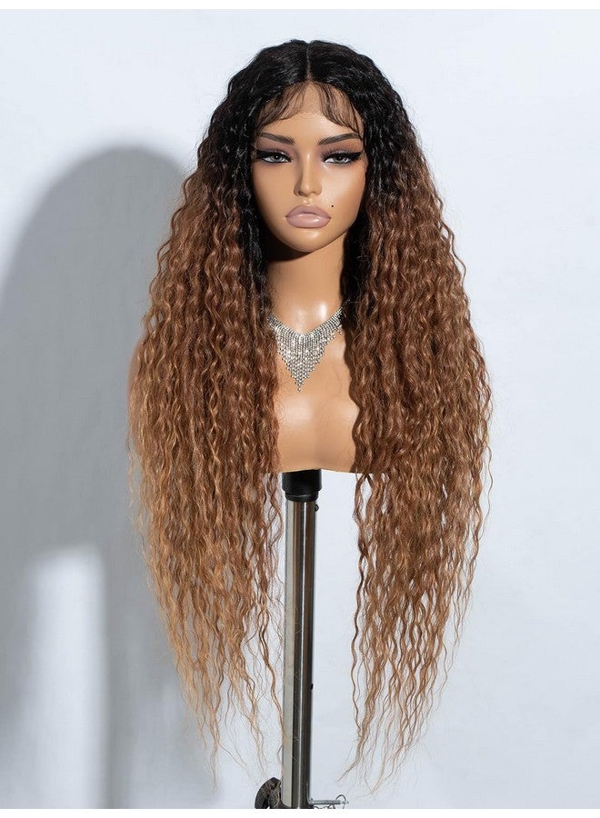 جويدر باروكة شعر اصطناعية من Joedir بطول 32 بوصة، مموجة وعميقة، مصنوعة من الدانتيل، شفافة عالية الدقة، بدون غراء، مقاومة للحرارة، ألياف مسبقة النتف، مع شعر صغير للنساء (لون أسود أومبري إلى عسلي) - Image 1