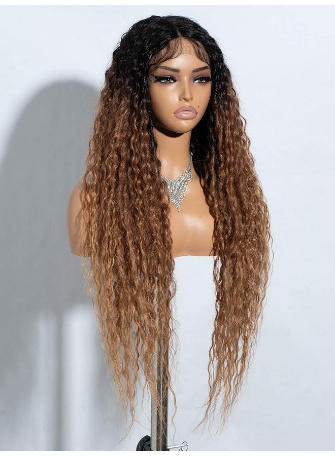 جويدر باروكة شعر اصطناعية من Joedir بطول 32 بوصة، مموجة وعميقة، مصنوعة من الدانتيل، شفافة عالية الدقة، بدون غراء، مقاومة للحرارة، ألياف مسبقة النتف، مع شعر صغير للنساء (لون أسود أومبري إلى عسلي) - Image 2