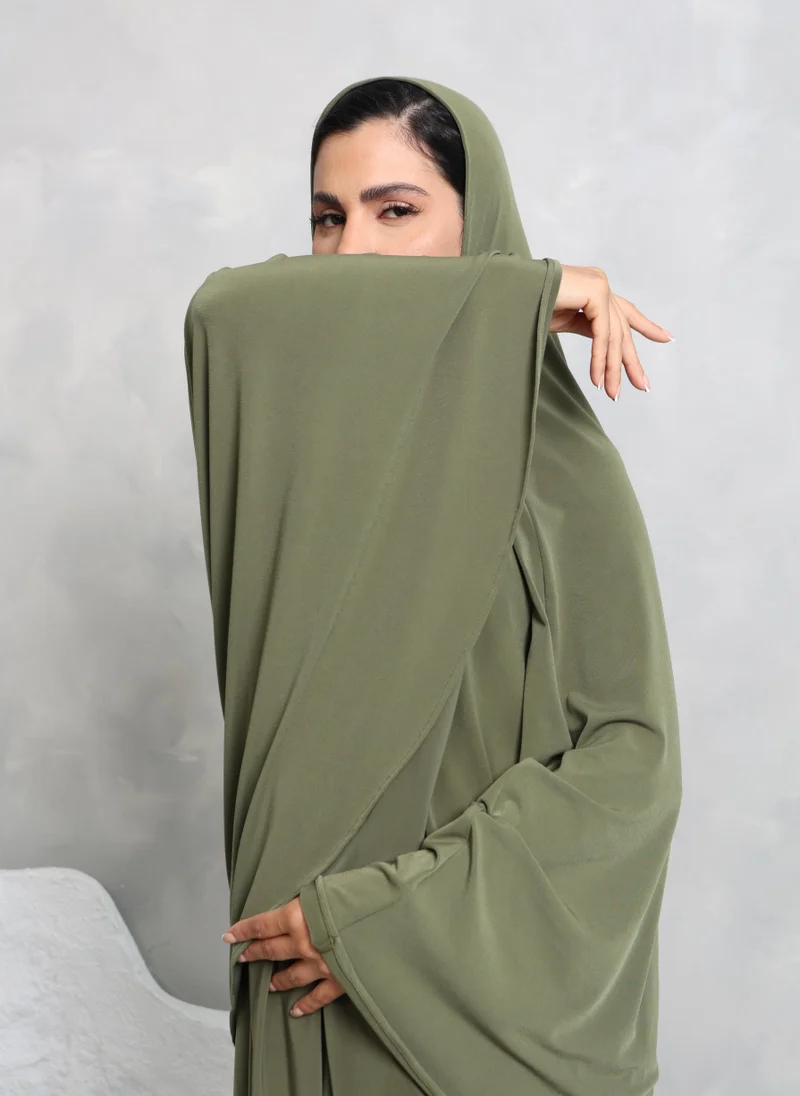 Nikias Women’s Prayer Isdal (Isdal Set)