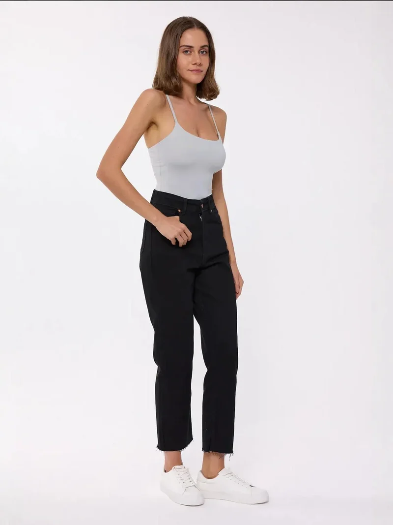 زوبعة بلوزة أساسية بحمالات رفيعة منسوجة