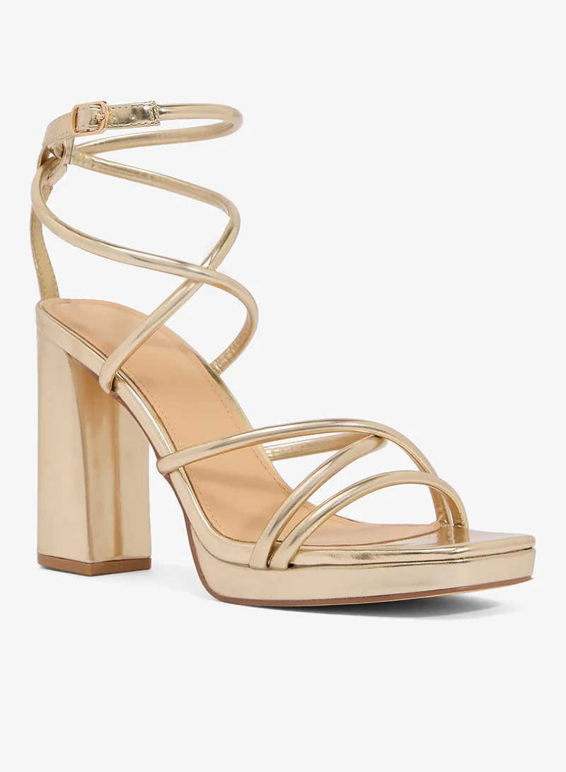 ترافل من نمشي صنادل بكعب عريض بتفاصيل أشرطة ذهبية