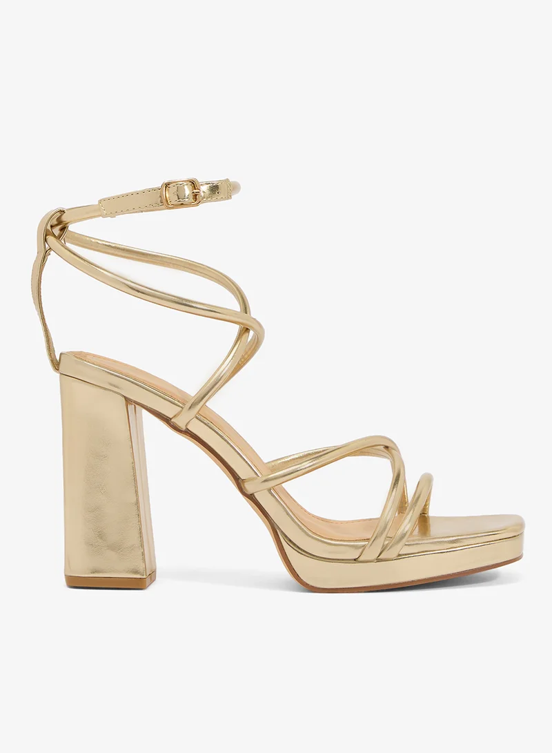 ترافل من نمشي صنادل بكعب عريض بتفاصيل أشرطة ذهبية