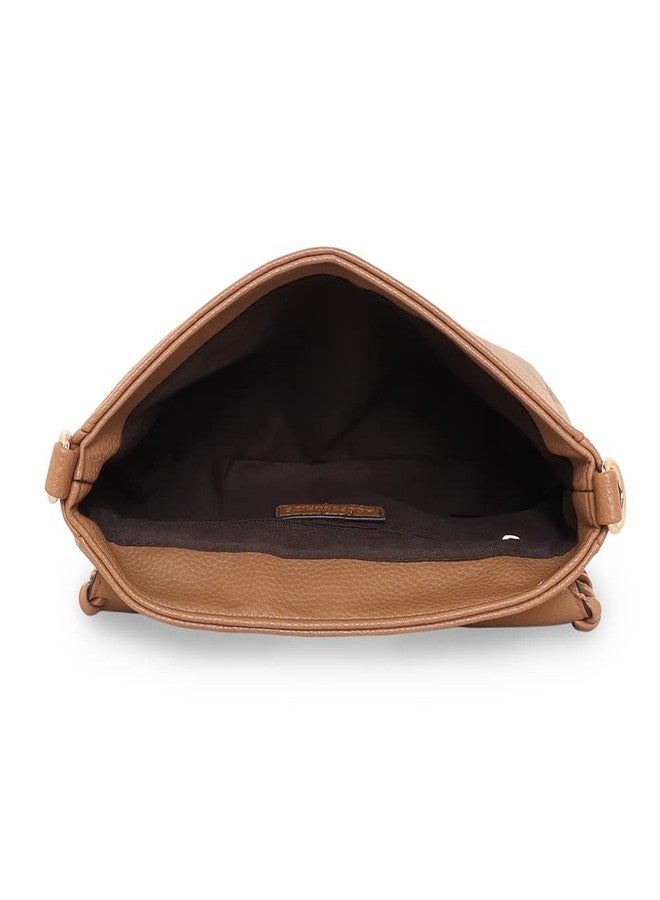 أكسيسورايز حقيبة كتف نسائية من أكسسورايز لندن مصنوعة من الجلد الصناعي بلون بني فاتح بنمط خياطة السوط - Image 3