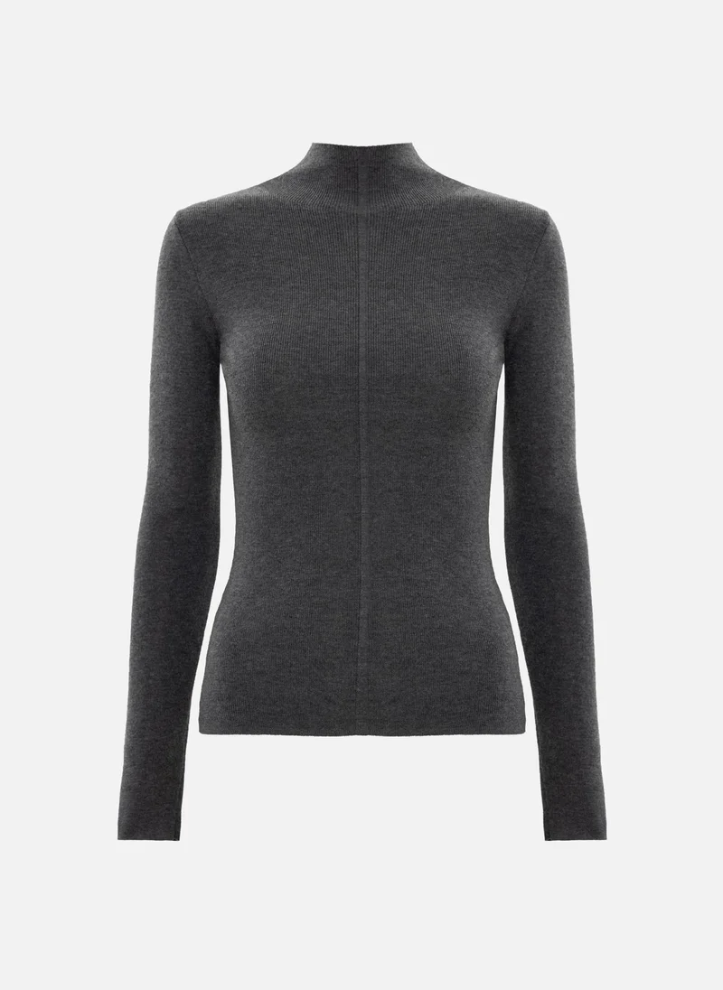 ليتشي بلوزة ذات رقبة مدورة مضلعة مع ديكور مركزي