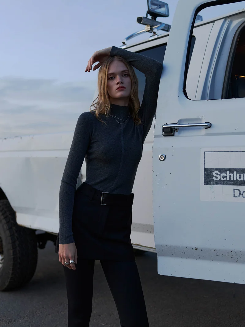 Lichi Ribbed turtleneck with a central decor