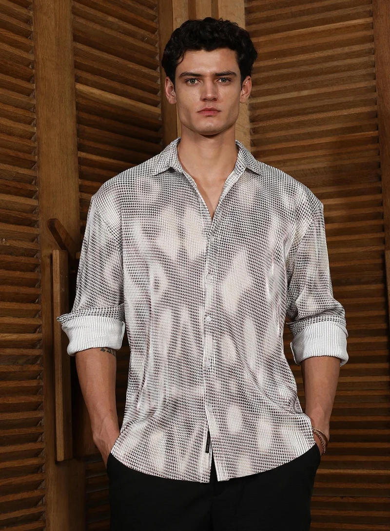 كامبوس سوترا قميص كامبس سوترا رجالي أوف وايت وذهبي بتصميم مجرد متدرج بكسرات للملابس الكاجوال