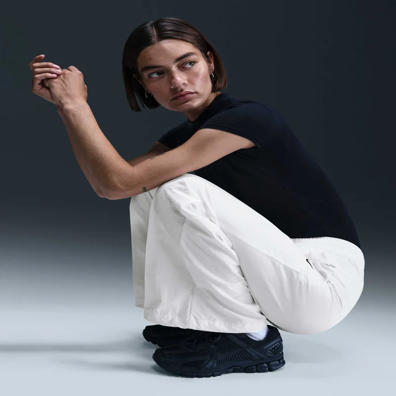 نايكي بناطيل سبورتسوير إيفريثينغ خصر متوسط الارتفاع مفتوحة من الأسفل للنساء