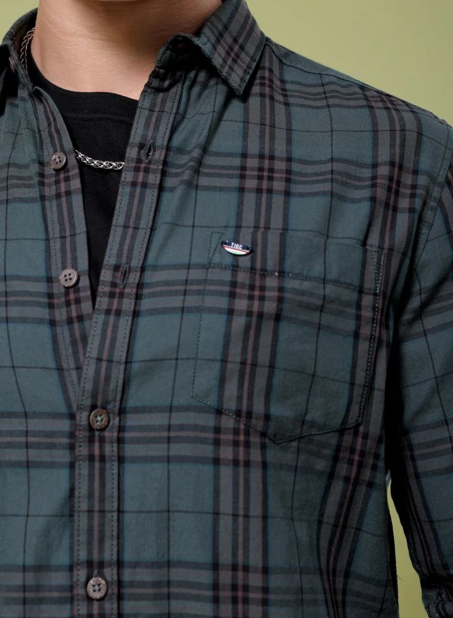 The Indian Garage Co Men Slim Fit Checkered Full Sleeves Cutaway Collar Casual Shirt