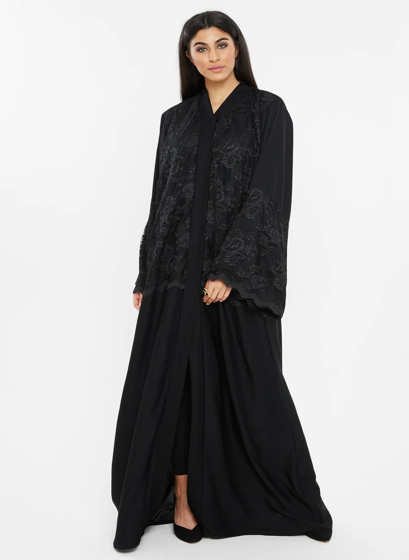 النخبة Black embroidered abaya