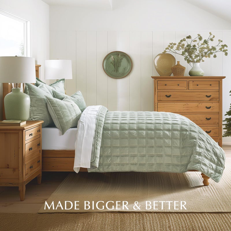 EVERGRACE 3 Pieces Luxurious Velvet Quilt King Size, Ultra Soft Bedspread Coverlet Set, Double Box Stitch Lightweight Velvet Comforter for All Season with 2 Shams, Sage Green, 108"x96" - Image 3