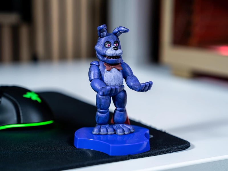 كابل جايز حامل هاتف Cableguys Minis Five Nights at Freddy's Bonnie وحامل سماعات الأذن - حامل هاتف مبتكر لديكور المكتب وإكسسوارات السرير، حامل سماعات داخل الأذن للهواتف الذكية والأجهزة الص��يرة - Image 3
