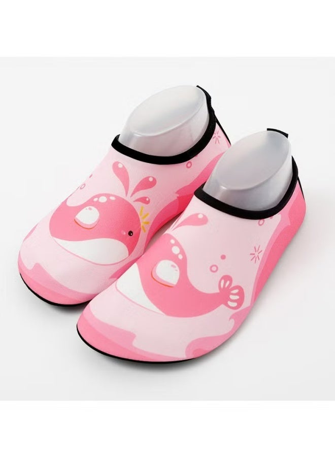 أحذية سباحة مائية للأطفال، أحذية رياضية حافية القدمين، سريعة الجفاف، غير قابلة للانزلاق، للشاطئ، ركوب الأمواج، جوارب حمام السباحة المائية للأولاد والبنات. أحذية شاطئ للأطفال، غير قابلة للانزلاق، مطبوعة، نعل ناعم، أحذية خوض خارجية، أحذية رياضية داخلية. - Image 1