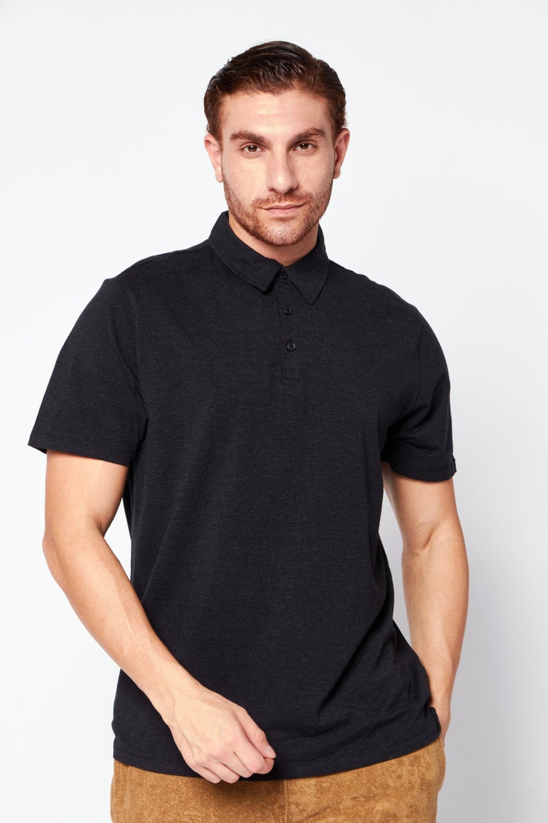 DKNY قميص بولو قصير الأكمام للرجال بتصميم عادي، أسود - Image 1