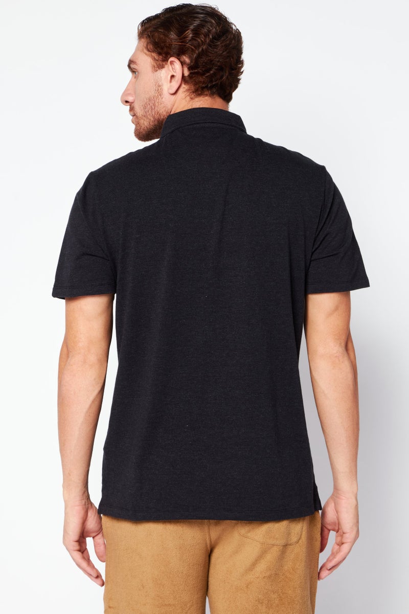 DKNY قميص بولو قصير الأكمام للرجال بتصميم عادي، أسود - Image 4