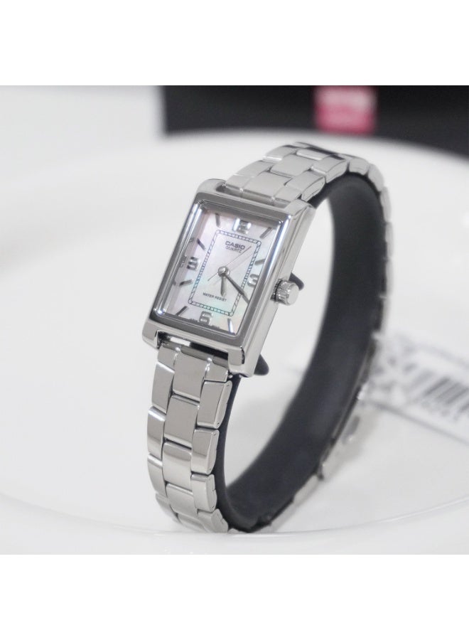 كاسيو ساعة كاسيو LTP-1234DS-4ADF للنساء – تصميم مستطيل نحيف من الستانلس ستيل مع قرص وردي أنيق - Image 2