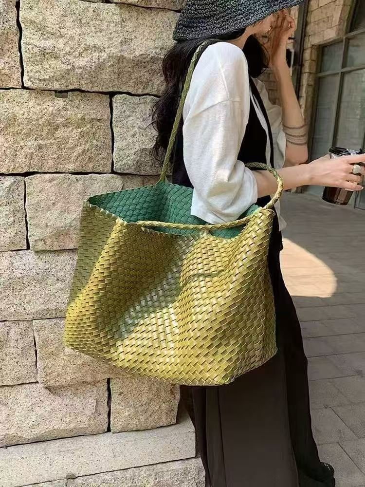 Selling Women'S Bags, New Niche Design Woven Bags, High-End Large-Capacity Shoulder Bags, Simple Tote Bags For Women - Image 1