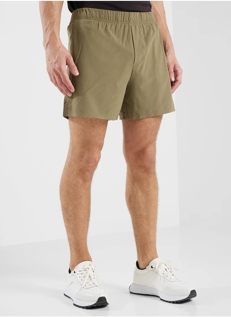 كالفن كلاين سبورت 5" Inseam Woven Shorts