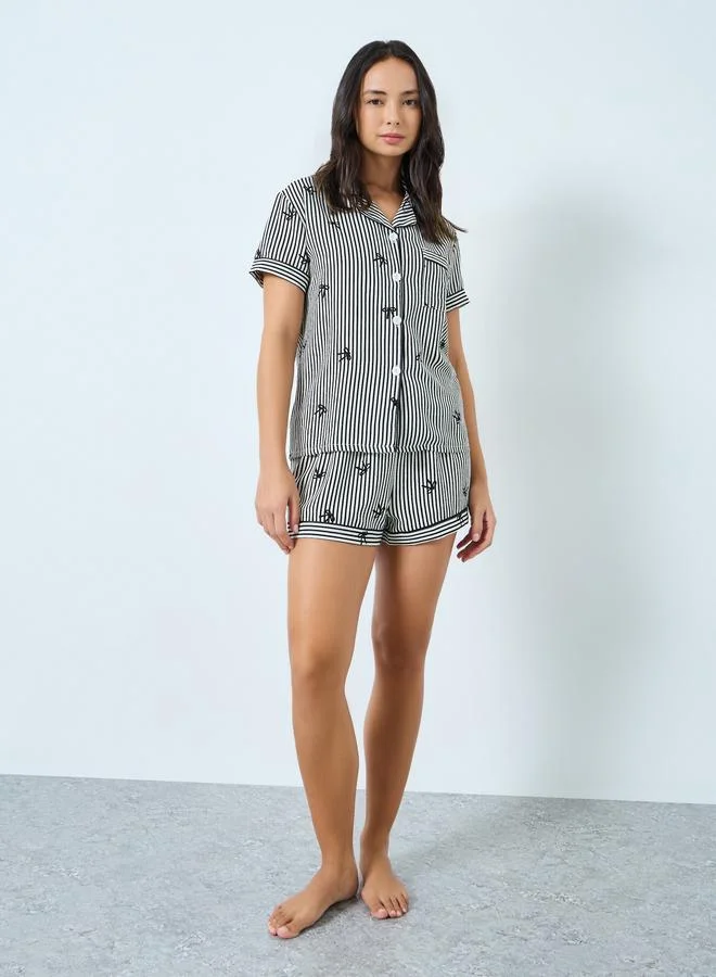 تايك تو مجموعة من شورت وبلوزة بطبعة فيونكة ومخططة