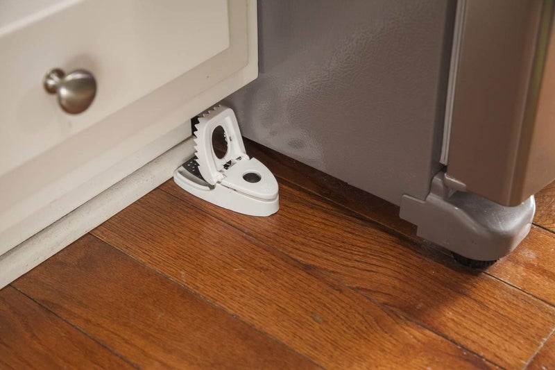 TOMCAT Press 'N Set Mouse Trap, 4-Pack (8 Traps) - Image 4